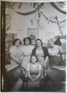 Mavis Cowling and Fellow Mill Workers