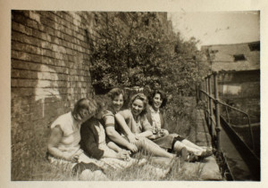 Mavis Cowling and Fellow Mill Workers