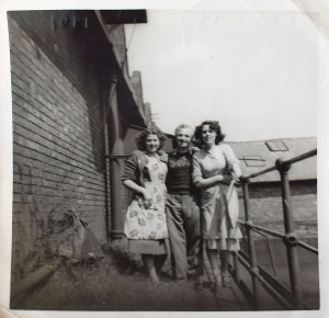 Mavis Cowling and Fellow Mill Workers